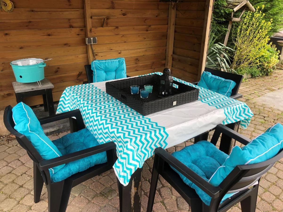 Fantastic Villa In Ooltgensplaat With Jetty Ngoại thất bức ảnh